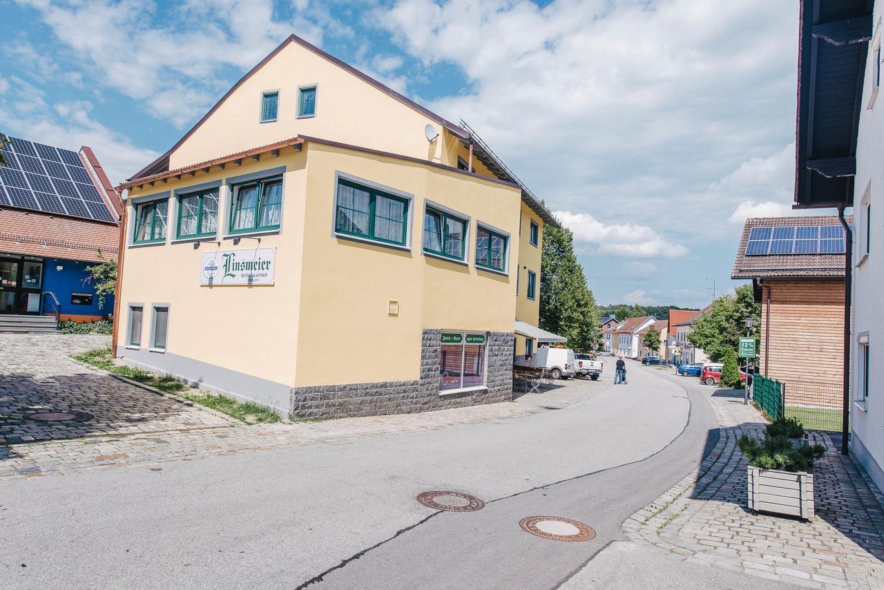 Hotel Gasthof Linsmeier — der gelbe Familienbetrieb in Iggensbach